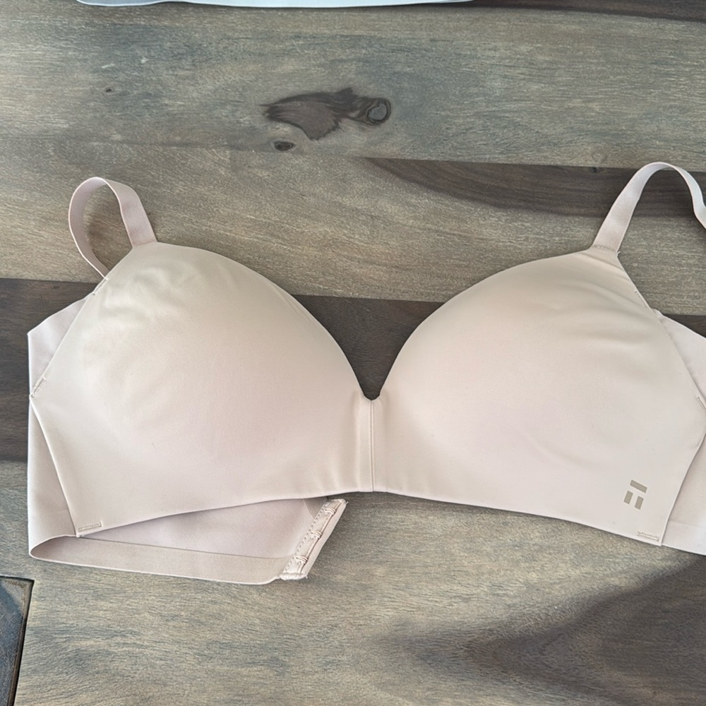 NWT Tommy John Beige lightly lined wireless bra 36B